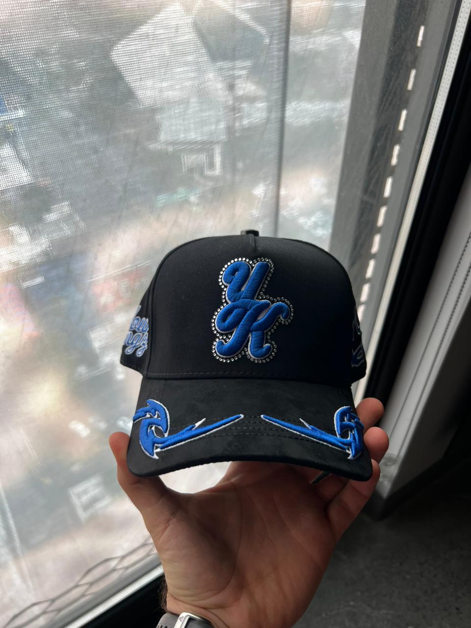 GORRA BAEZ X MYKE TOWERS - YOUNG KINGZ AZUL