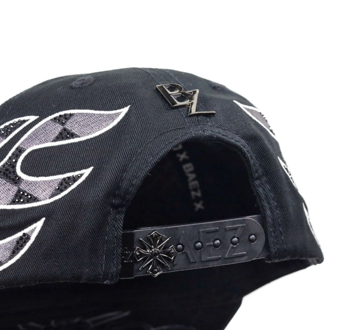 Gorra Baez x Sech detalle