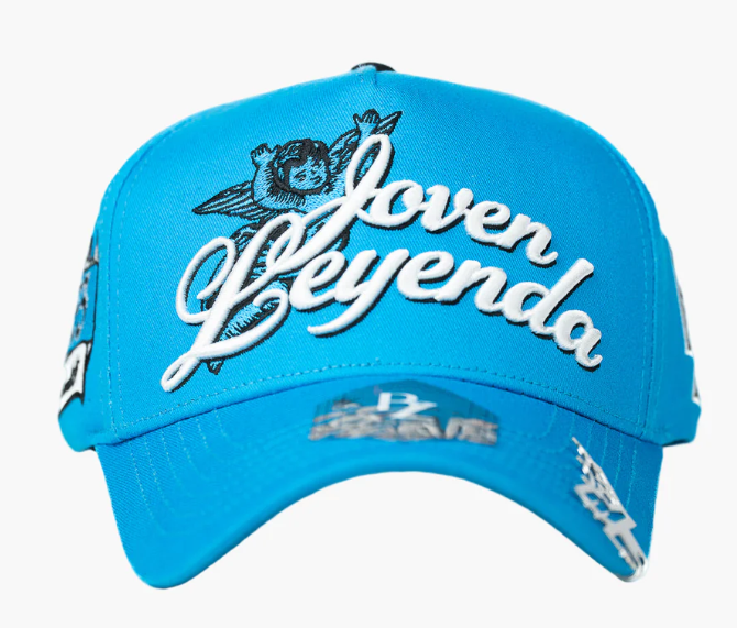 Gorra Baez x Blessd Joven Leyenda azul