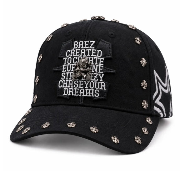 Gorra Baez Chaze DreamZ negra con parche bordado Chase Your Dreams y detalles metálicos