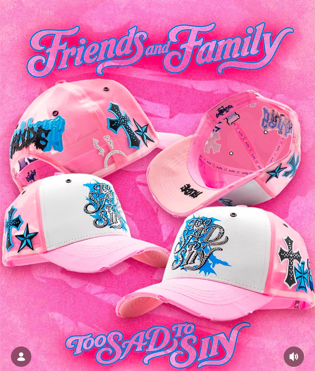 Gorra Rude x Sad Boyz Friends and Family Too Sad To Sin rosa detalle