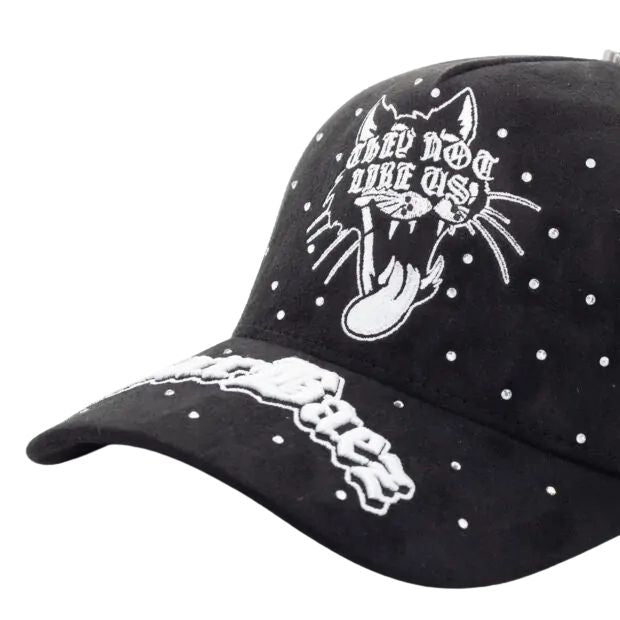 Detalle bordado y pedrería gorra Barbaez
